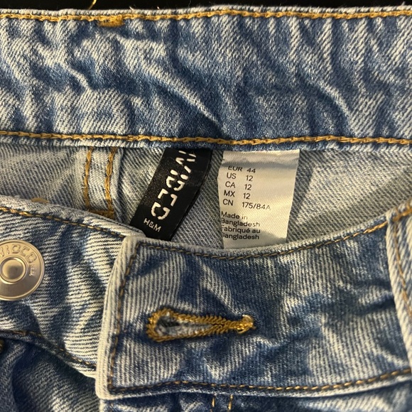H&M Jeans Distressed Shorts - Picture 3 of 3